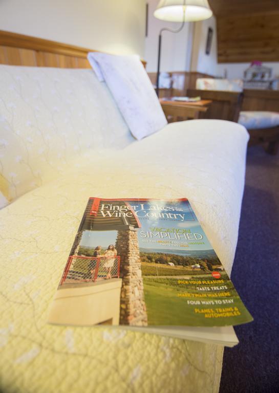 Savannah House Wine Country Inn & Cottages Himrod Стая снимка