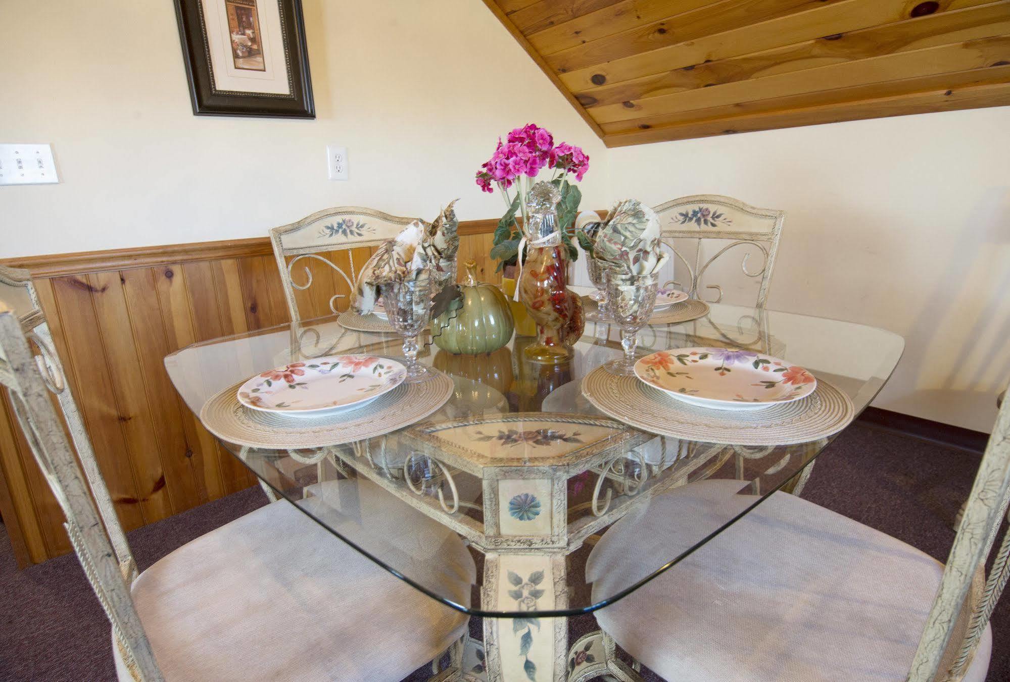 Savannah House Wine Country Inn & Cottages Himrod Екстериор снимка