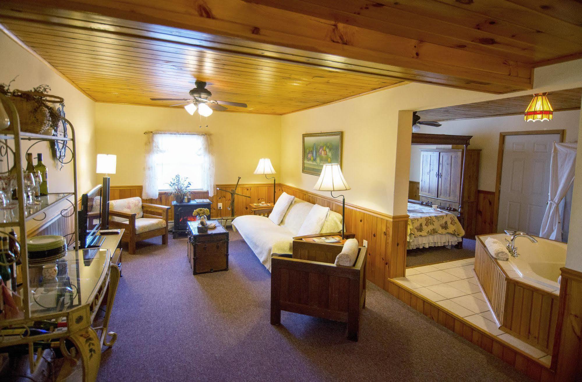 Savannah House Wine Country Inn & Cottages Himrod Екстериор снимка