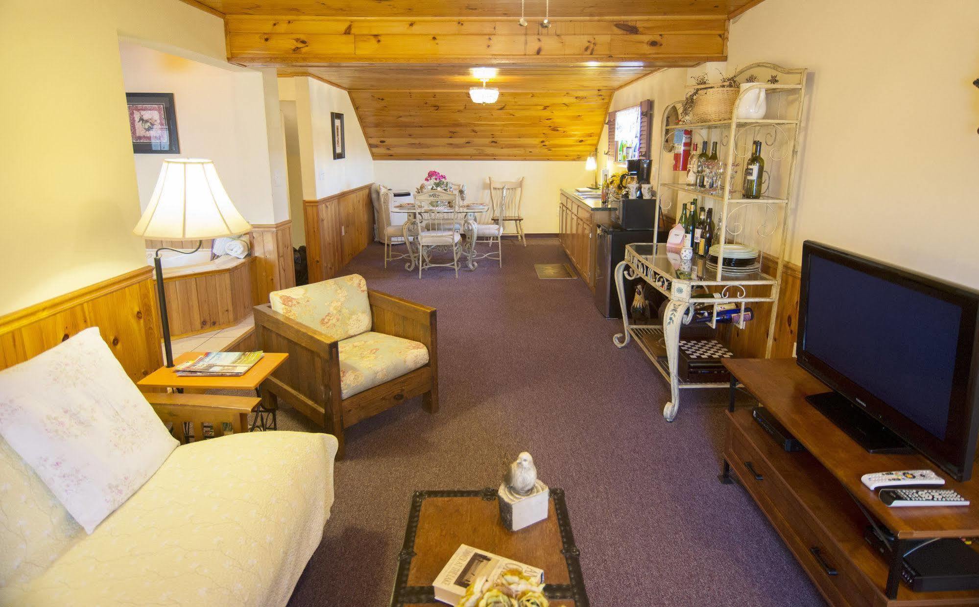 Savannah House Wine Country Inn & Cottages Himrod Екстериор снимка