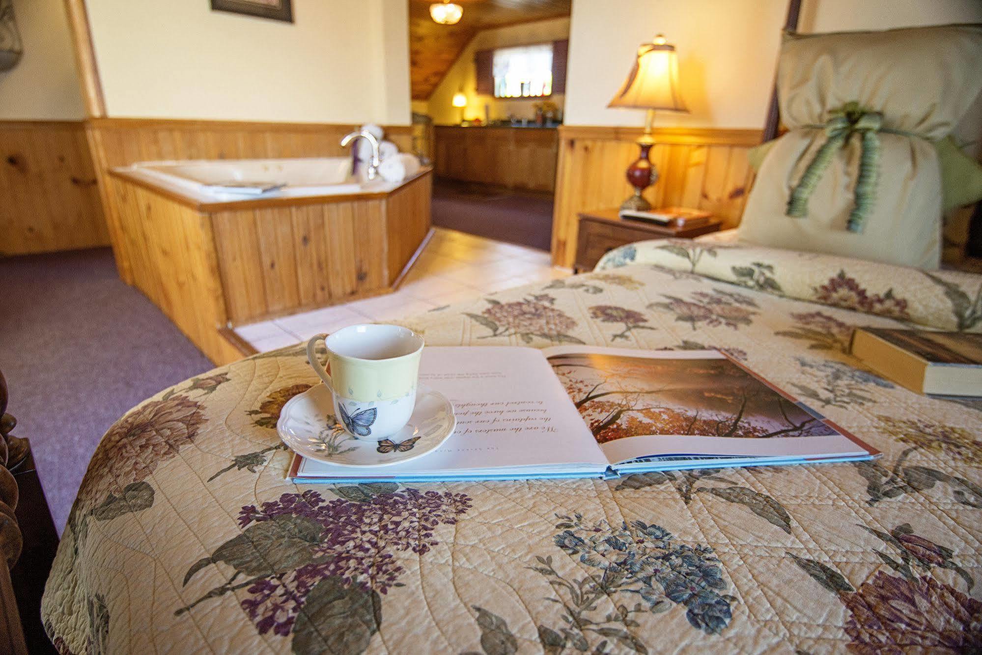 Savannah House Wine Country Inn & Cottages Himrod Екстериор снимка