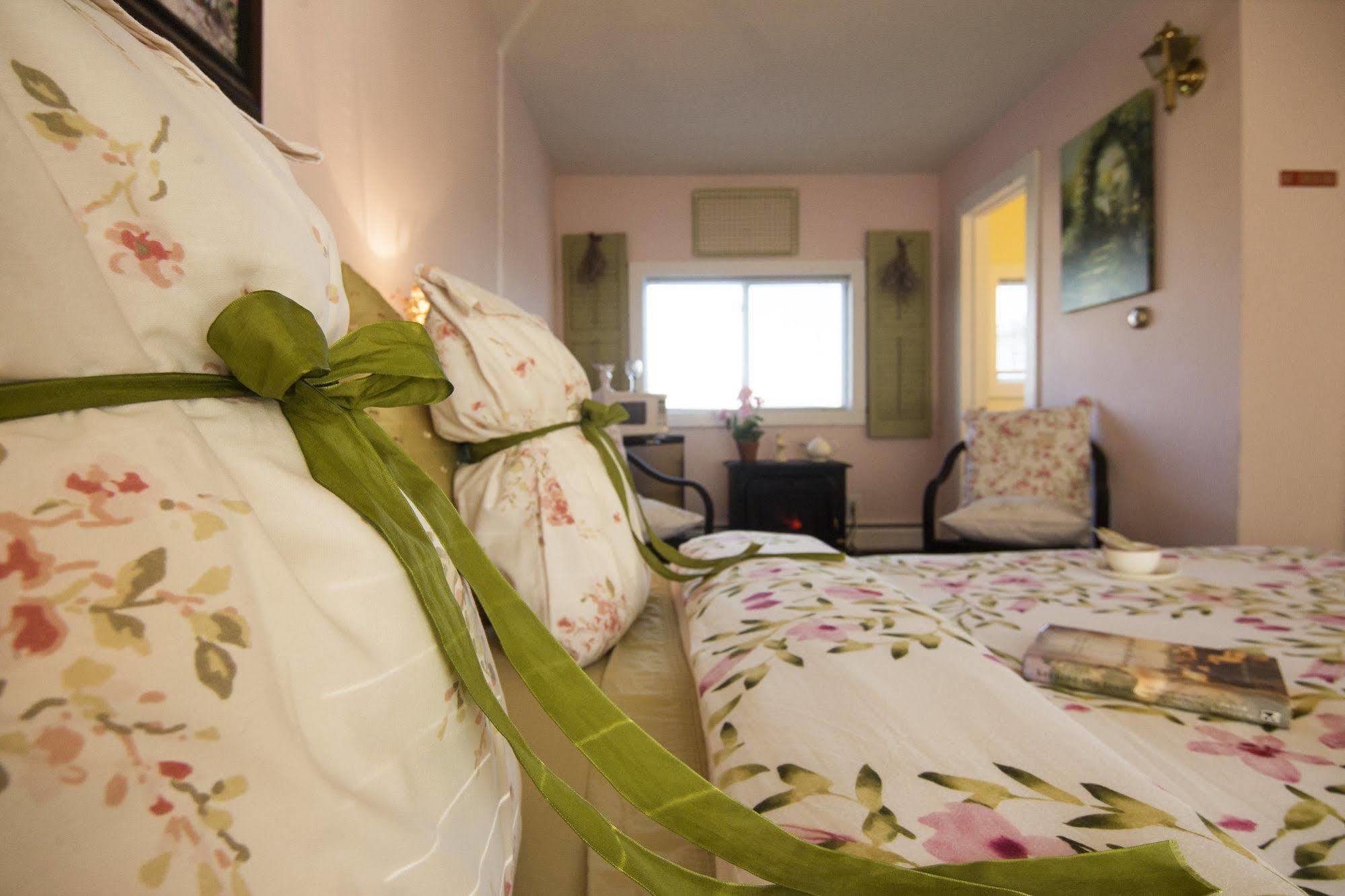 Savannah House Wine Country Inn & Cottages Himrod Екстериор снимка