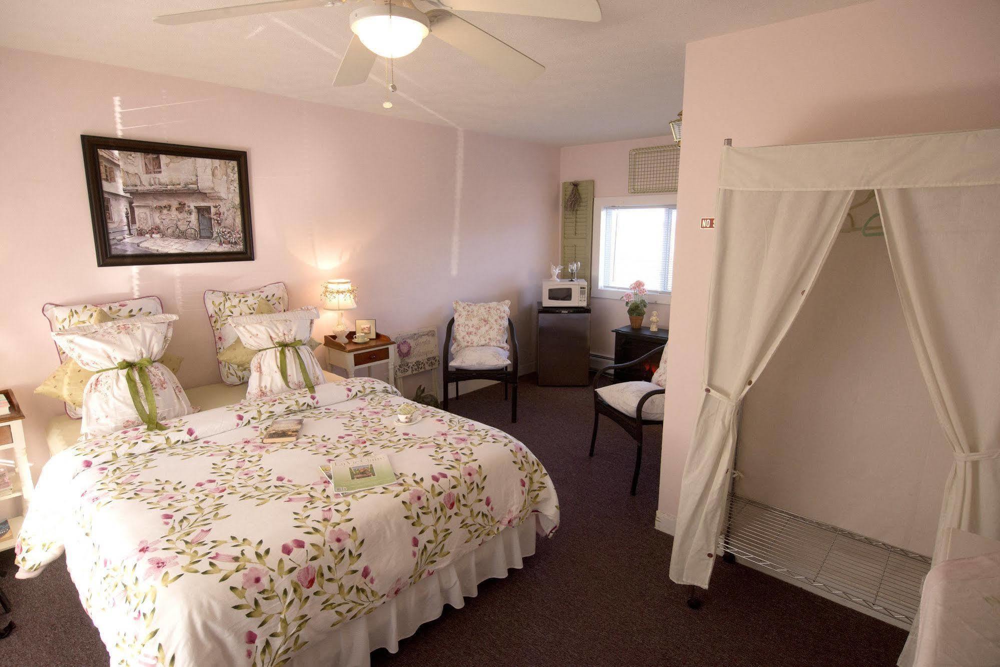 Savannah House Wine Country Inn & Cottages Himrod Екстериор снимка